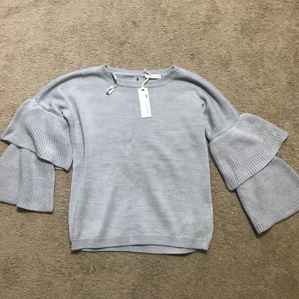 Brand nwt gray top from Cotton On.
